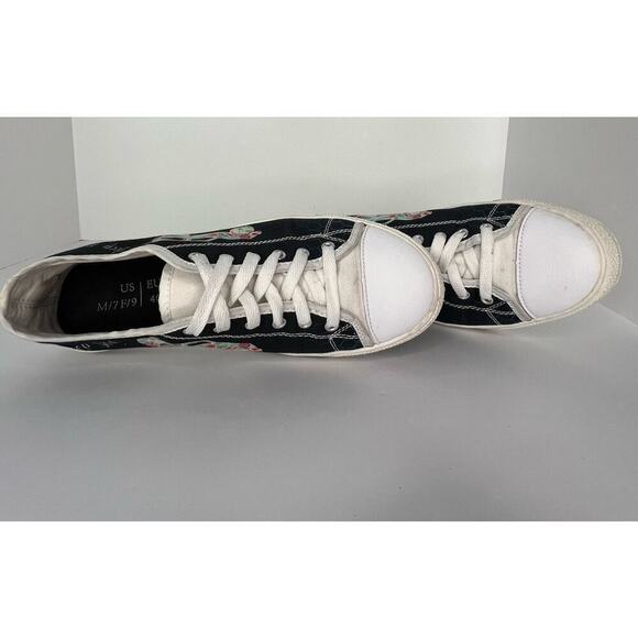 Custom Jeep Girl Low Top Canvas Tennis Shoes, Black/White Colorway, size 9 - Picture 11 of 12